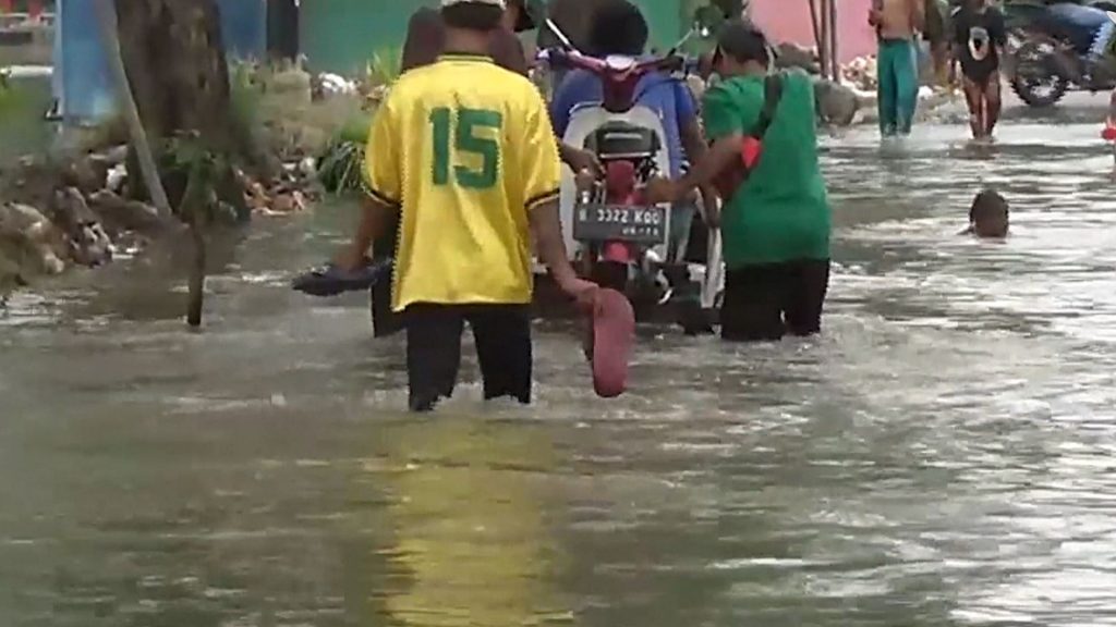 Banjir di Tambun Kolar Babelan Belum Surut, Warga Mulai Keluhkan Gatal-Gatal
