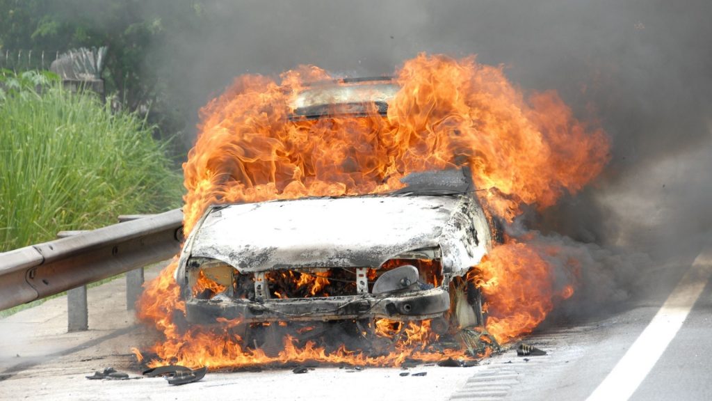 Mobil Angkot Terbakar di Surabaya