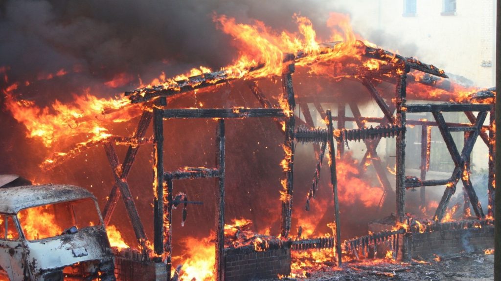 Korsleting Listrik, Rumah Kos di Kupang Gunung Timur Surabaya Ludes Terbakar