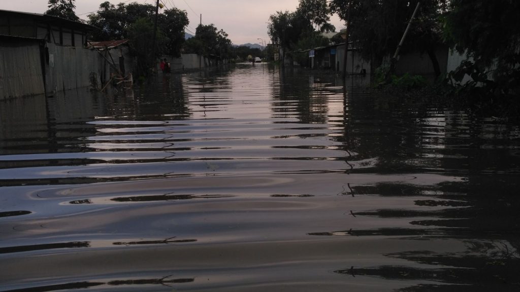 Banjir Rendam Gadingrejo Pasuruan, Jalur Pantura Lumpuh