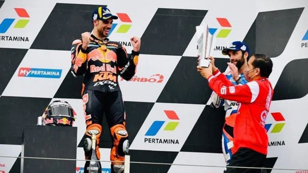 Keseruan Presiden Jokowi Menyaksikan MotoGP Mandalika 2022