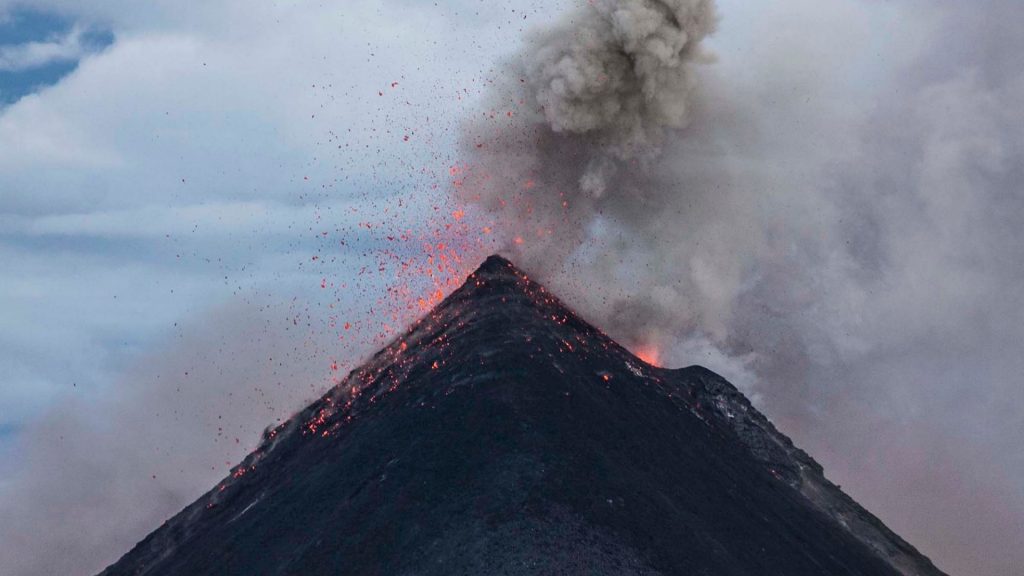Erupsi Gunung Anak Krakatau