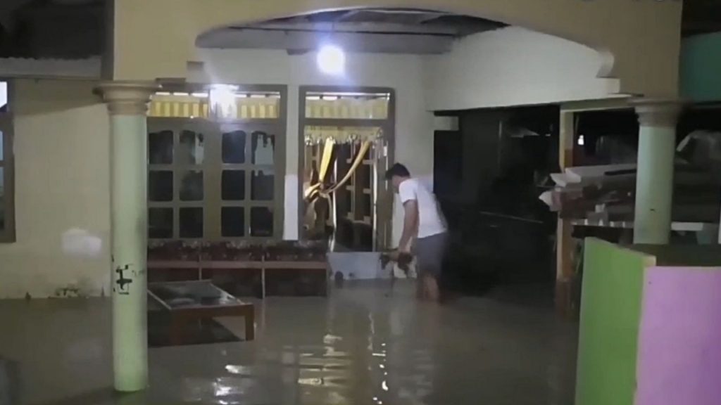 Banjir di Gorontalo Rendam Ratusan Rumah dan Jalan Trans Sulawesi