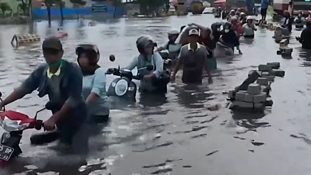 Banjir Rob Terjang Pesisir Semarang