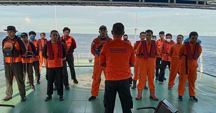 Pencarian Korban Kapal Tenggelam KM Ladang Pertiwi