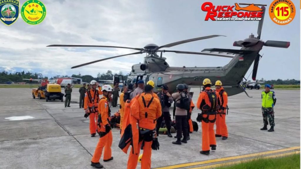 Evakuasi Korban Helikopter Jatuh di Timika