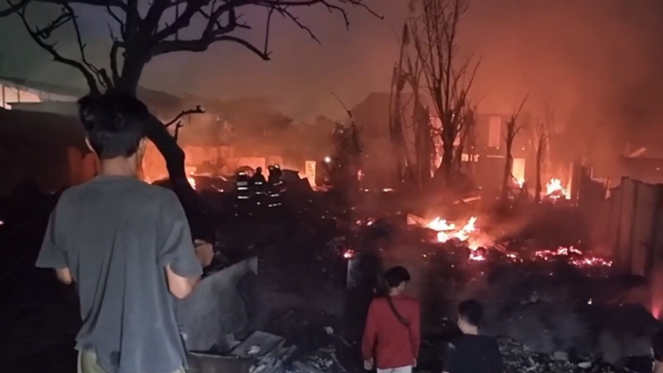 Kebakaran Hanguskan Puluhan Rumah di Jatinegara