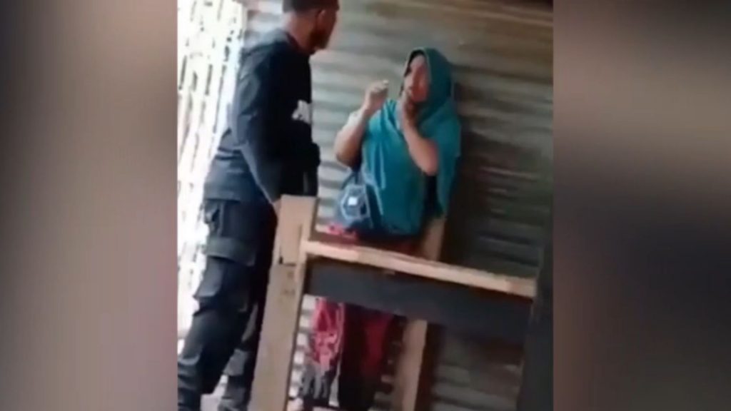 Oknum Polisi di Pinrang Pukul Emak Emak, Videonya Viral