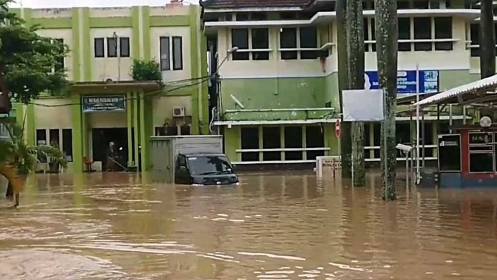 Banjir Bandang Terjang Trenggalek dan Bali
