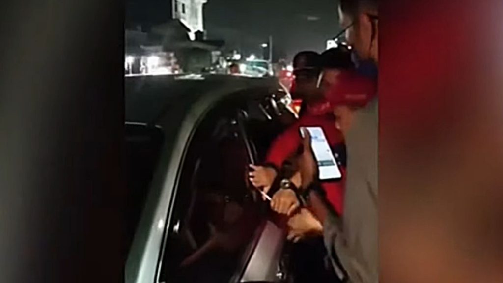 Damkar Tangerang Evakuasi Bocah Terkunci Dalam Mobil