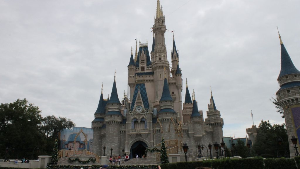 Disneyland Shanghai Tiba-tiba Lockdown, Ribuan Orang Terjebak Didalam