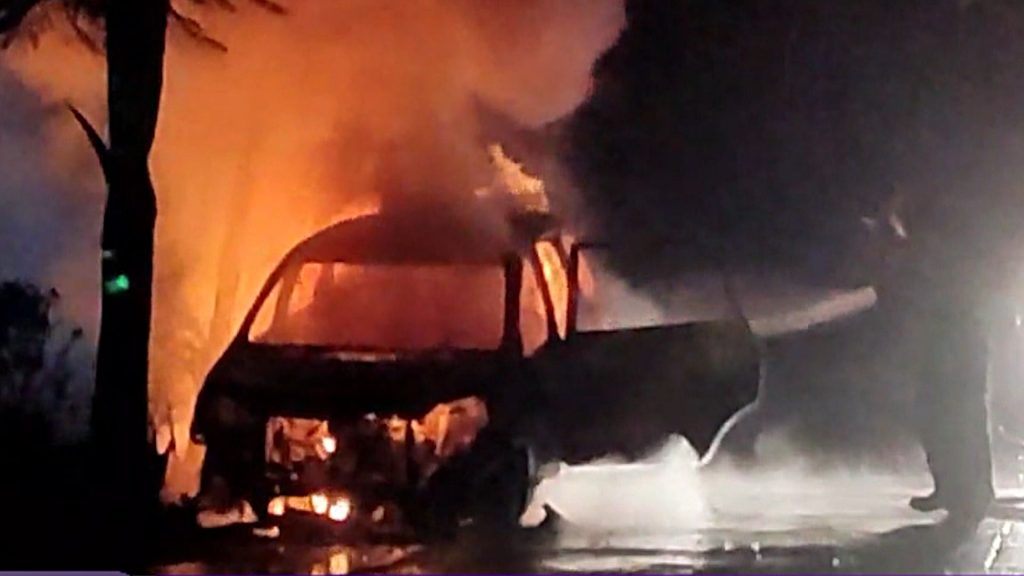 Mobil Terbakar di Kebon Jeruk, Diduga Korlseting