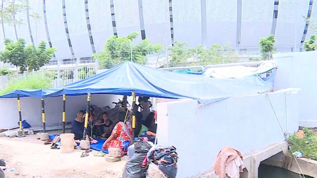 Kampung Susun Bayam Tak Kunjung Jelas, Warga  Gusuran JIS Dirikan Tenda