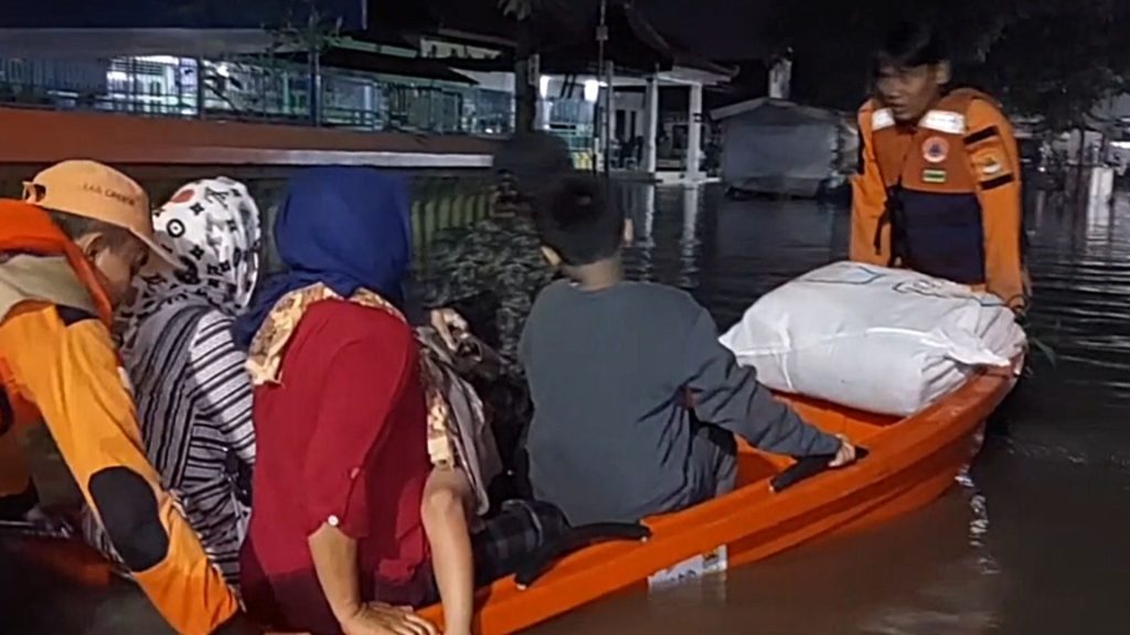 Banjir Rendam 3 Kecamatan di Cirebon