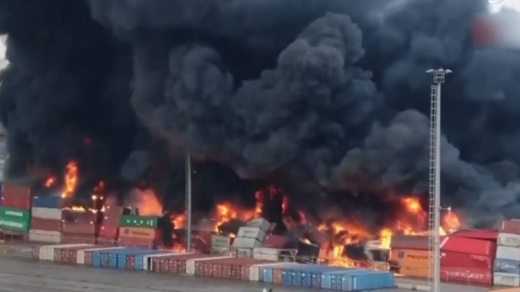 Pelabuhan Iskenderun Turki Terbakar
