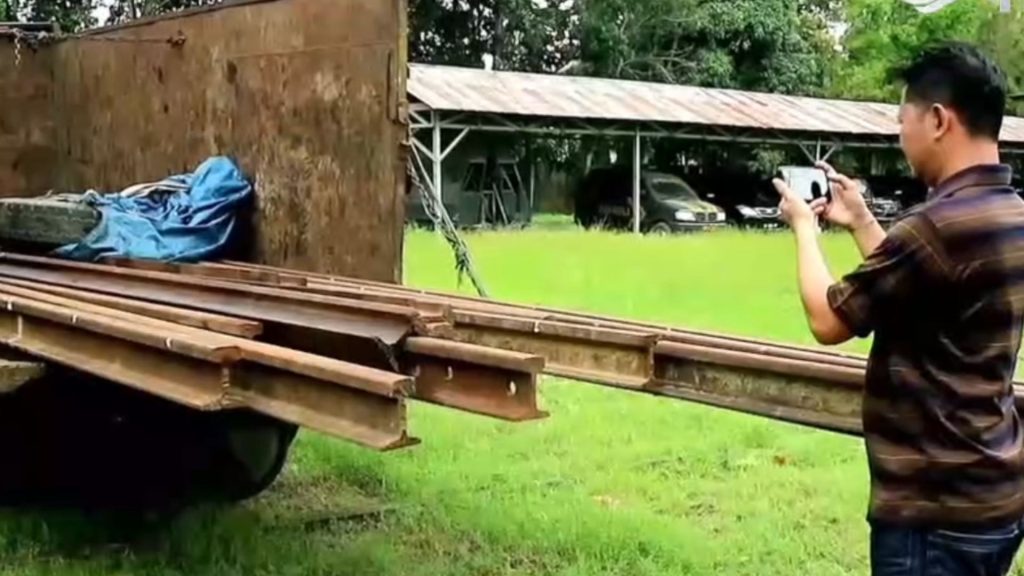 Oknum TNI & Polisi Curi Besi Rel Kereta