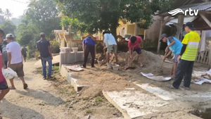 Warga Pandeglang Perbaiki Jalan Rusak Secara Swadaya, Sudah Hampir 30 Tahun Tak Tersentuh